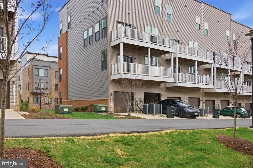 Image 39 of property listing at 16126 CONNORS WAY #87, Rockville, MD 20855