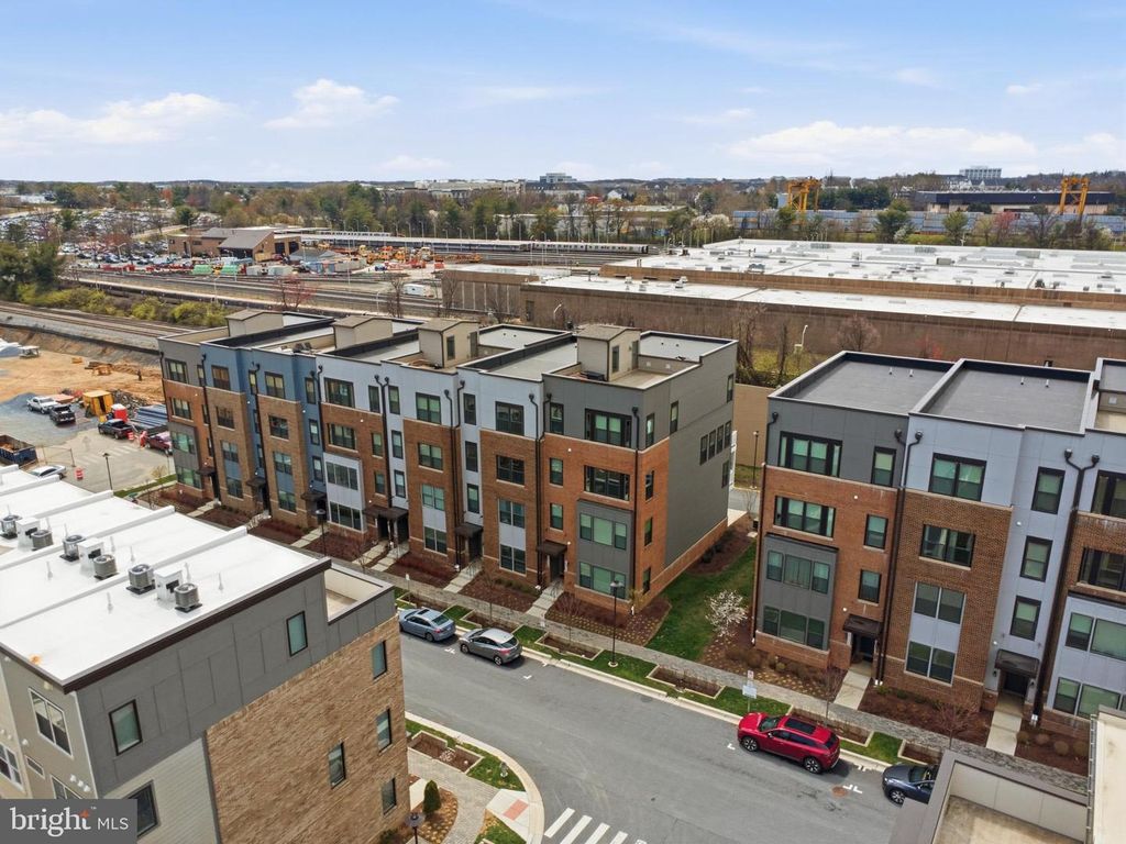 Image 4 of property listing at 16126 CONNORS WAY #87, Rockville, MD 20855