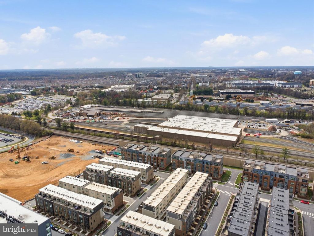 Image 42 of property listing at 16126 CONNORS WAY #87, Rockville, MD 20855