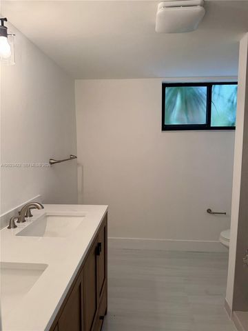 605 Ives Dairy Rd 306-7, Miami, FL 33179