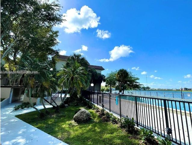 605 Ives Dairy Rd 306-7, Miami, FL 33179