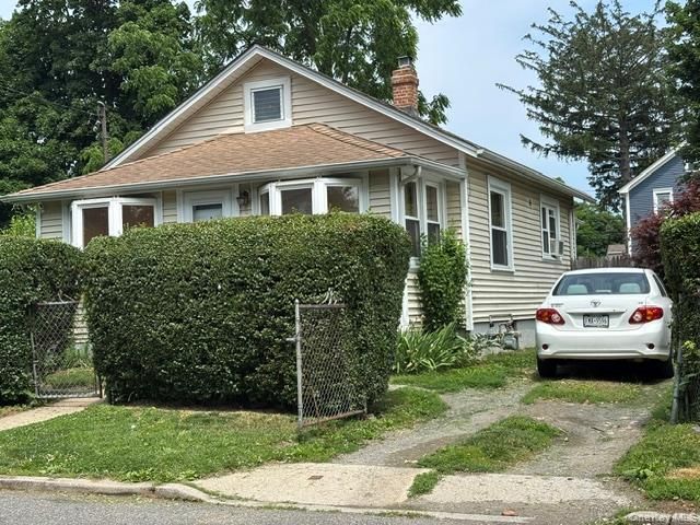 22 E 5th Street, Huntington Station, NY 11746
