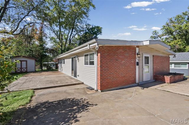 6661 Pepperidge Drive, Berkeley, MO 63134