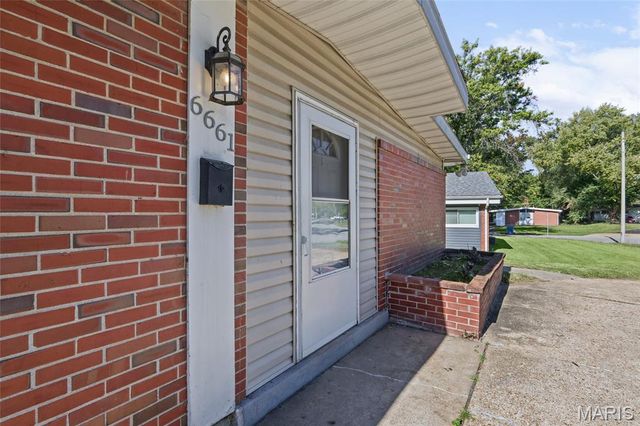 6661 Pepperidge Drive, Berkeley, MO 63134