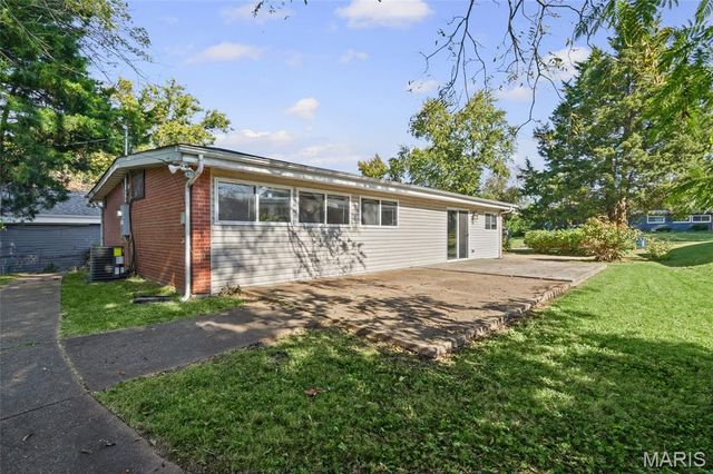 6661 Pepperidge Drive, Berkeley, MO 63134