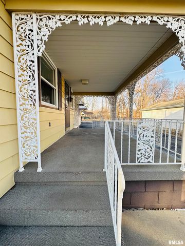 3135 W STARR Street, Peoria, IL 61605