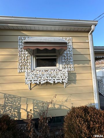 3135 W STARR Street, Peoria, IL 61605