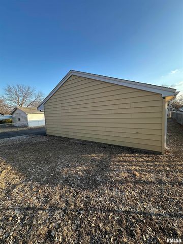 3135 W STARR Street, Peoria, IL 61605