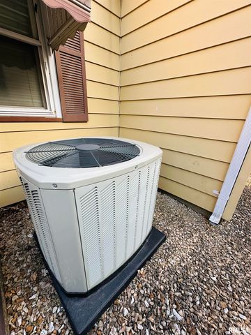 3135 W STARR Street, Peoria, IL 61605