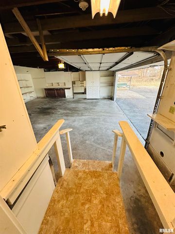 3135 W STARR Street, Peoria, IL 61605