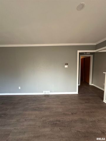 3135 W STARR Street, Peoria, IL 61605