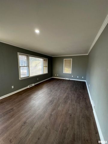 3135 W STARR Street, Peoria, IL 61605