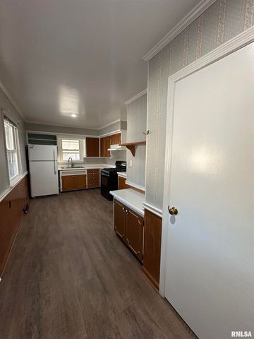 3135 W STARR Street, Peoria, IL 61605