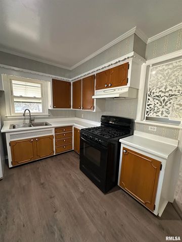 3135 W STARR Street, Peoria, IL 61605