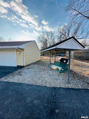 3135 W STARR Street, Peoria, IL 61605