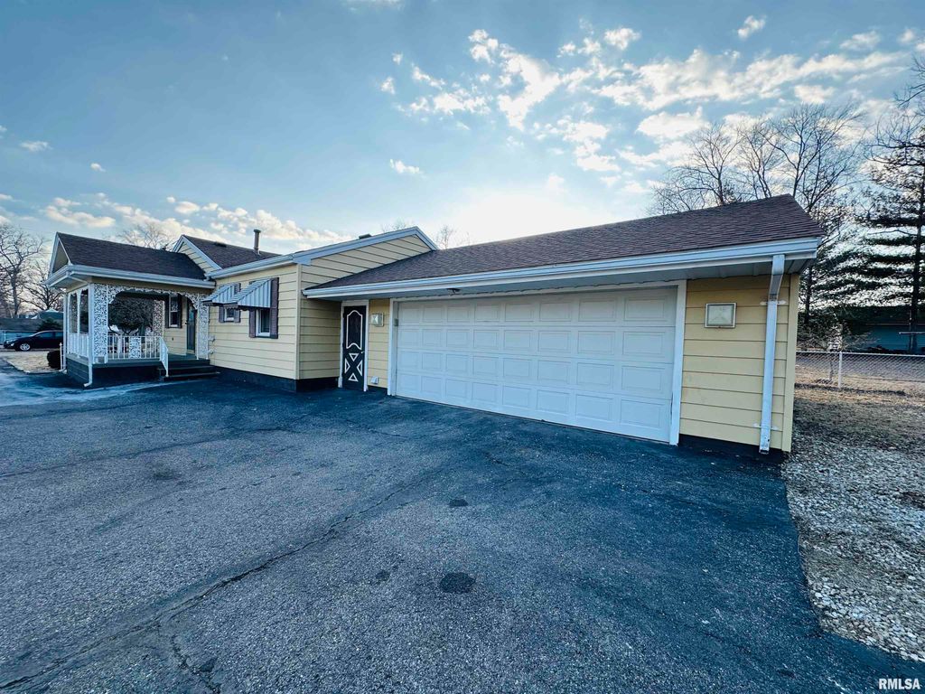 3135 W STARR Street, Peoria, IL 61605