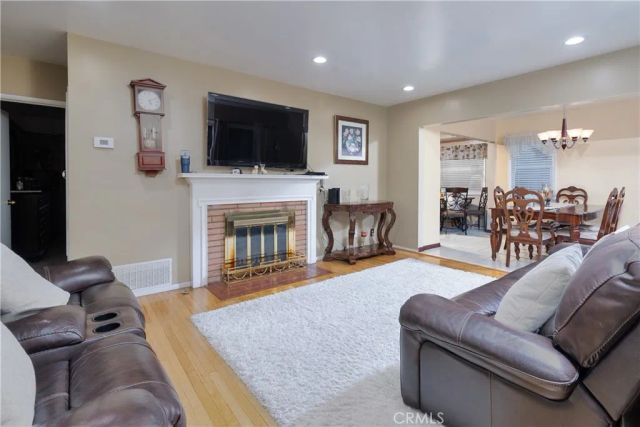 820 W Griswold Rd, Covina, CA 91722