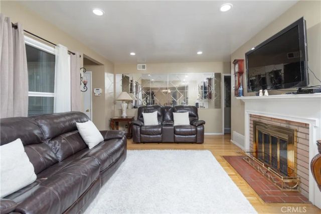 820 W Griswold Rd, Covina, CA 91722