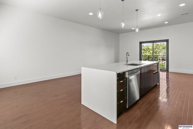 819 S 31 Street, Omaha, NE 68105