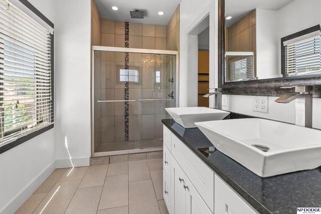 819 S 31 Street, Omaha, NE 68105