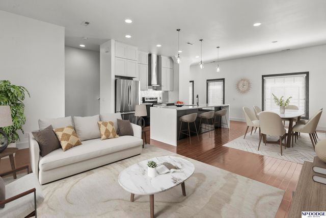 819 S 31 Street, Omaha, NE 68105