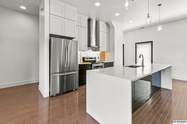 819 S 31 Street, Omaha, NE 68105