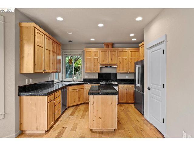 14927 Se CEDAR Ave, Milwaukie, OR 97267