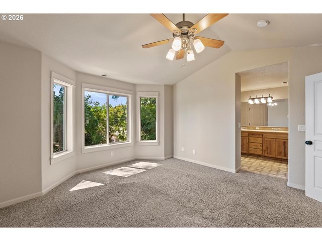 14927 Se CEDAR Ave, Milwaukie, OR 97267