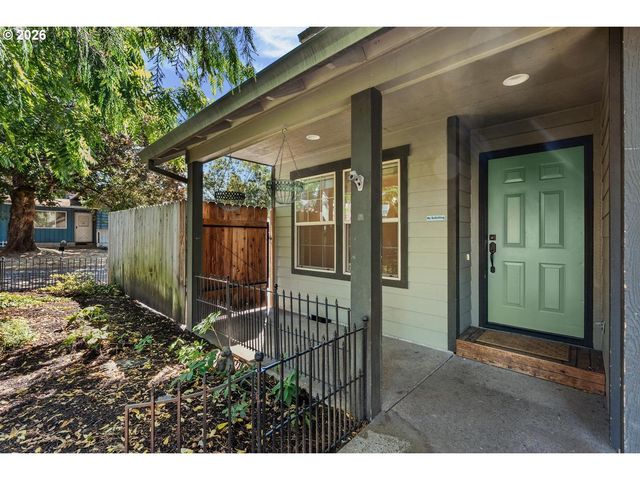 14927 Se CEDAR Ave, Milwaukie, OR 97267