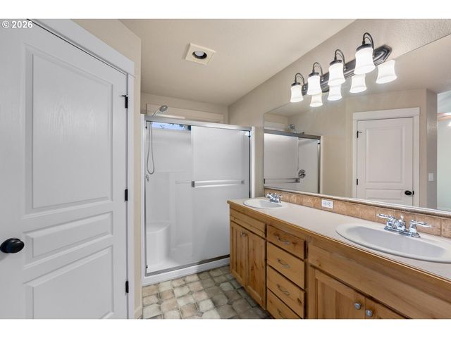 14927 Se CEDAR Ave, Milwaukie, OR 97267