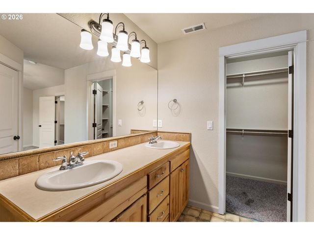 14927 Se CEDAR Ave, Milwaukie, OR 97267