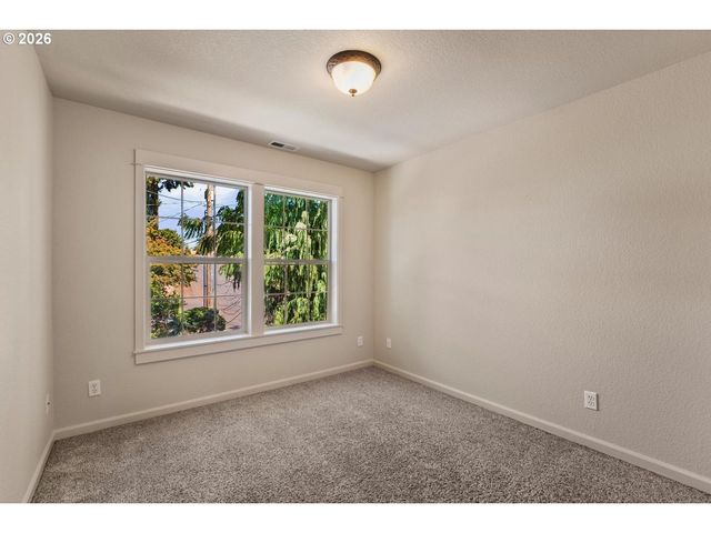 14927 Se CEDAR Ave, Milwaukie, OR 97267