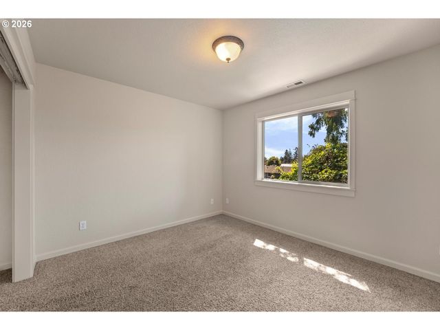 14927 Se CEDAR Ave, Milwaukie, OR 97267