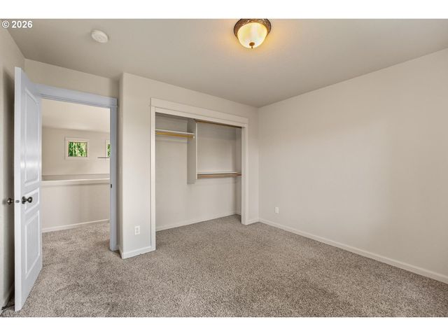 14927 Se CEDAR Ave, Milwaukie, OR 97267
