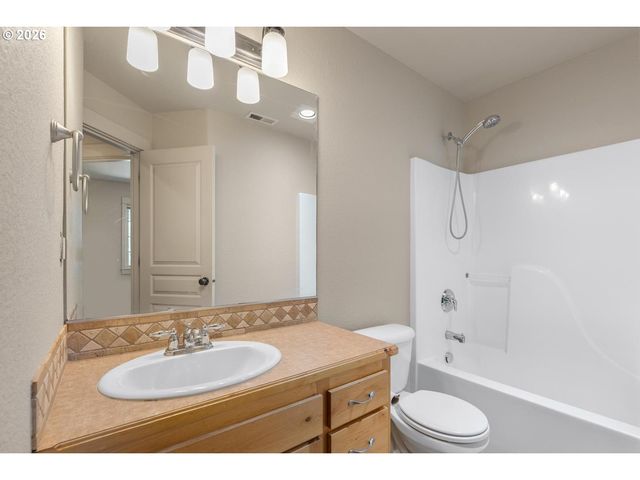 14927 Se CEDAR Ave, Milwaukie, OR 97267