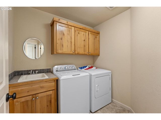 14927 Se CEDAR Ave, Milwaukie, OR 97267