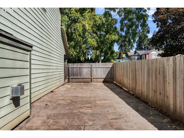 14927 Se CEDAR Ave, Milwaukie, OR 97267