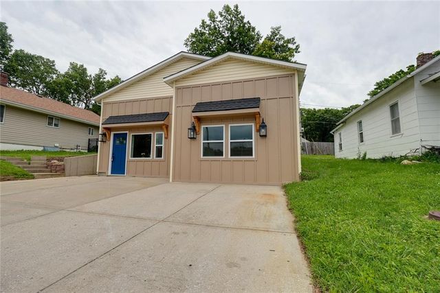 11420 E Simpson Avenue, Independence, MO 64054