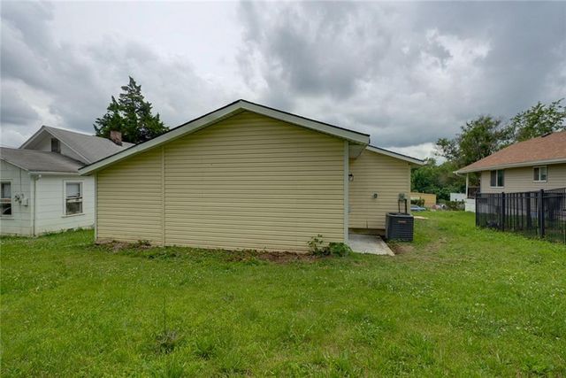 11420 E Simpson Avenue, Independence, MO 64054