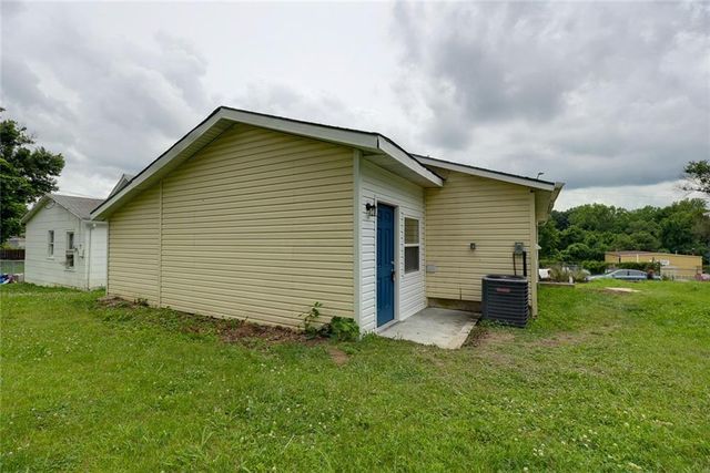 11420 E Simpson Avenue, Independence, MO 64054