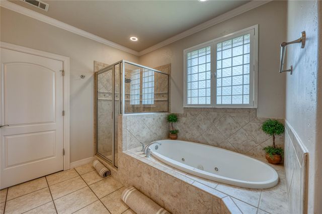 604 Fault Line DR, Horseshoe Bay, TX 78657