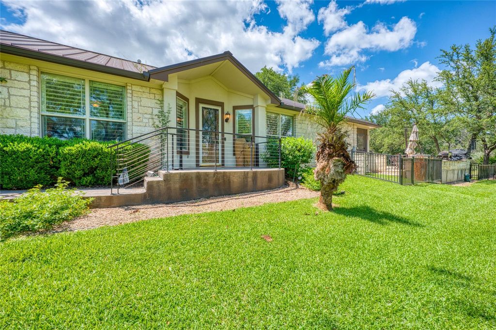 604 Fault Line DR, Horseshoe Bay, TX 78657
