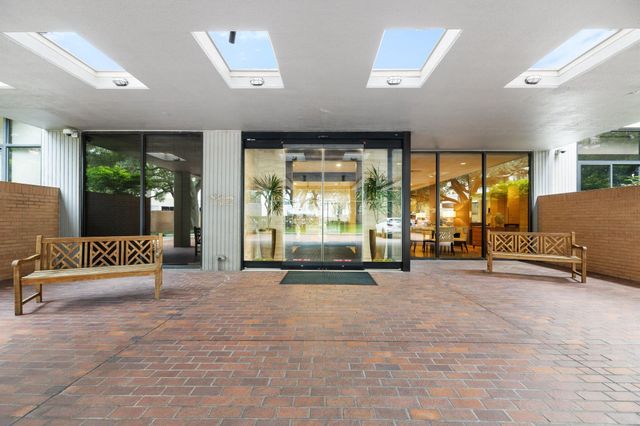 15 Greenway Plaza 11A, Houston, TX 77046