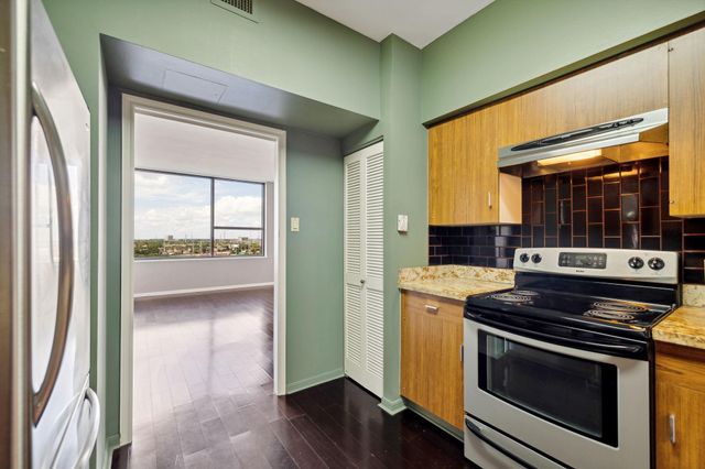 15 Greenway Plaza 11A, Houston, TX 77046