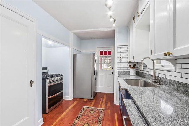 7148 Oak Street, Kansas City, MO 64114