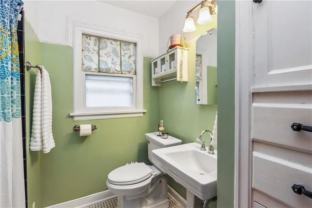 7148 Oak Street, Kansas City, MO 64114