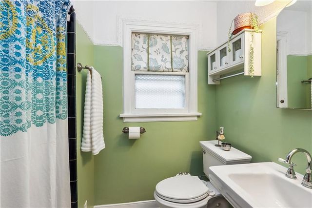 7148 Oak Street, Kansas City, MO 64114