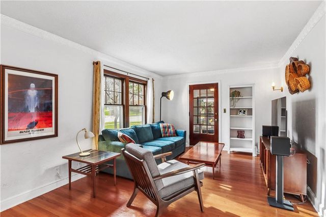 7148 Oak Street, Kansas City, MO 64114