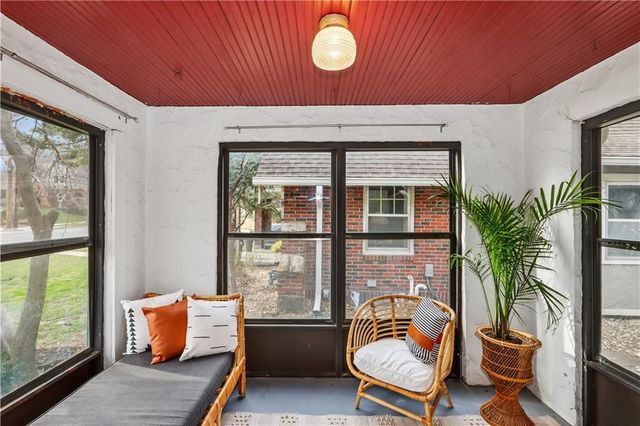 7148 Oak Street, Kansas City, MO 64114