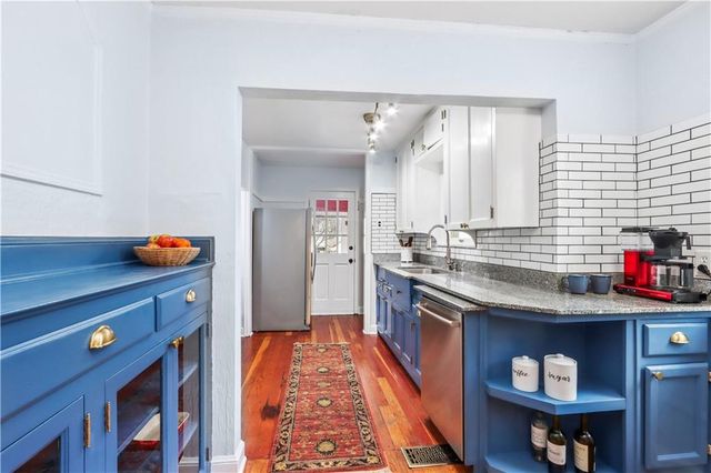 7148 Oak Street, Kansas City, MO 64114